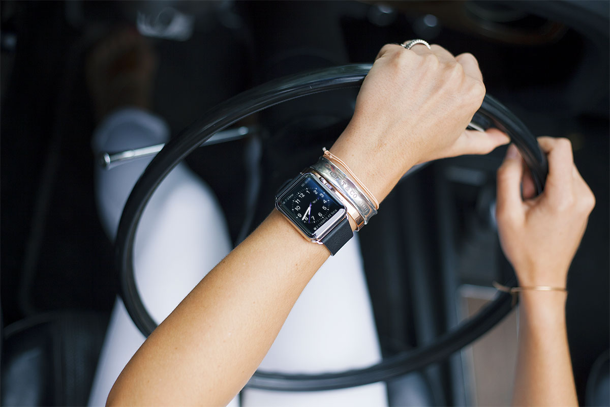 Girl Driving Free-Apple-Watch-Photo-Mockup-PSD