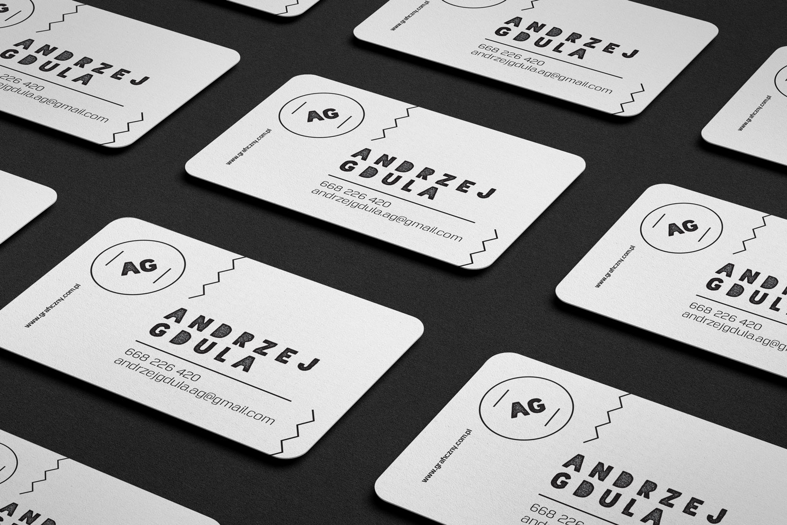 Free Rounded Corner Business Card Mockup PSD