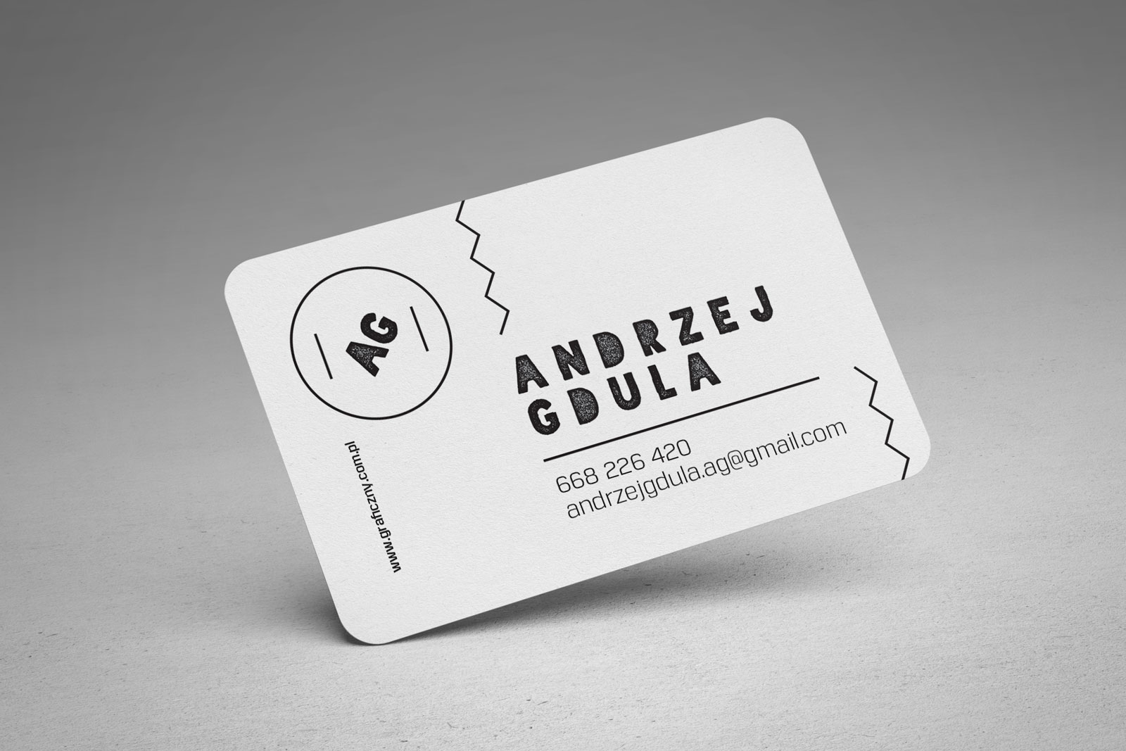 Free Rounded Corner Business Card Mockup PSD