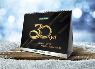 Free-Table-Calendar-Mockup-PSD
