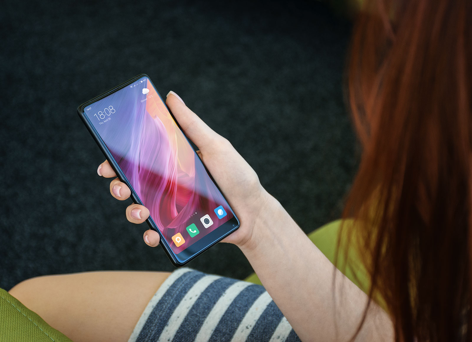 Free-Xiaomi-Mi-Mix-2-Mobile-Phone-in-Female-Hand-Mockup-PSD-2