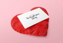 Free-Valentines-Day-Greeting-Card-Mockup-PSD