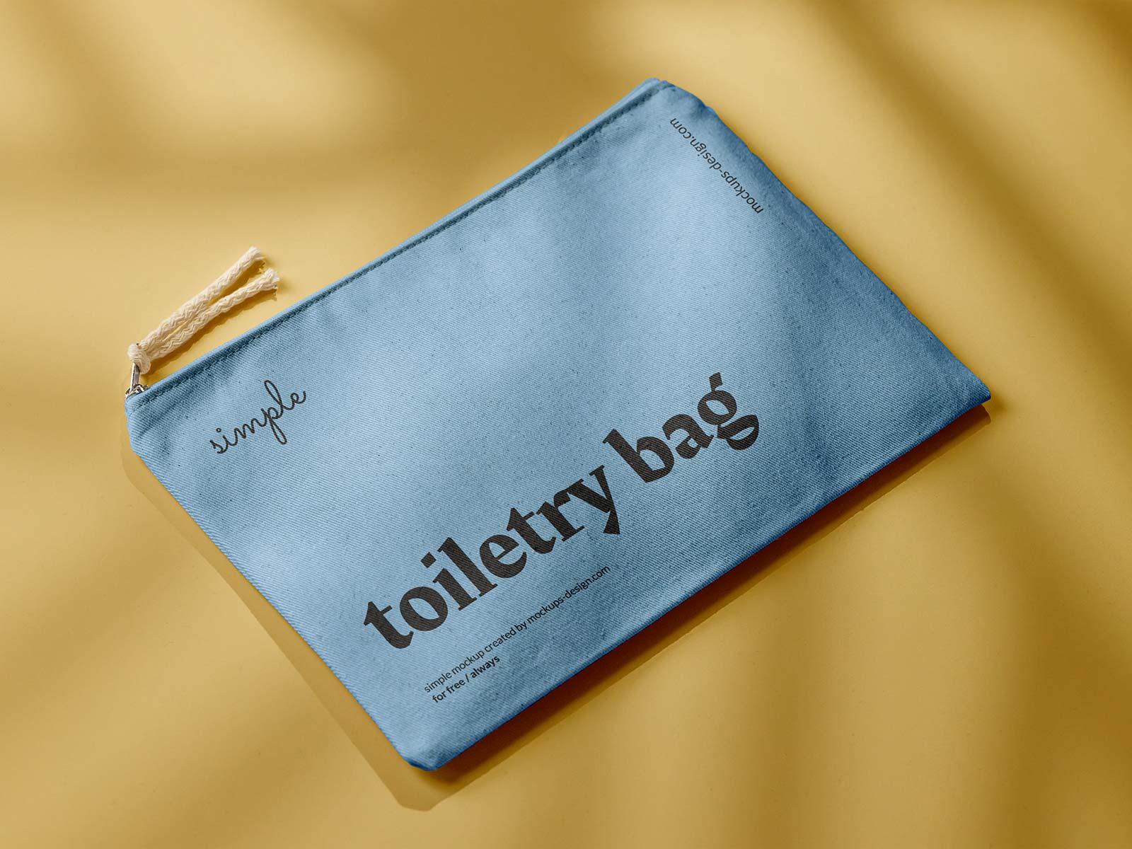 Free Toiletry Bag Mockup PSD