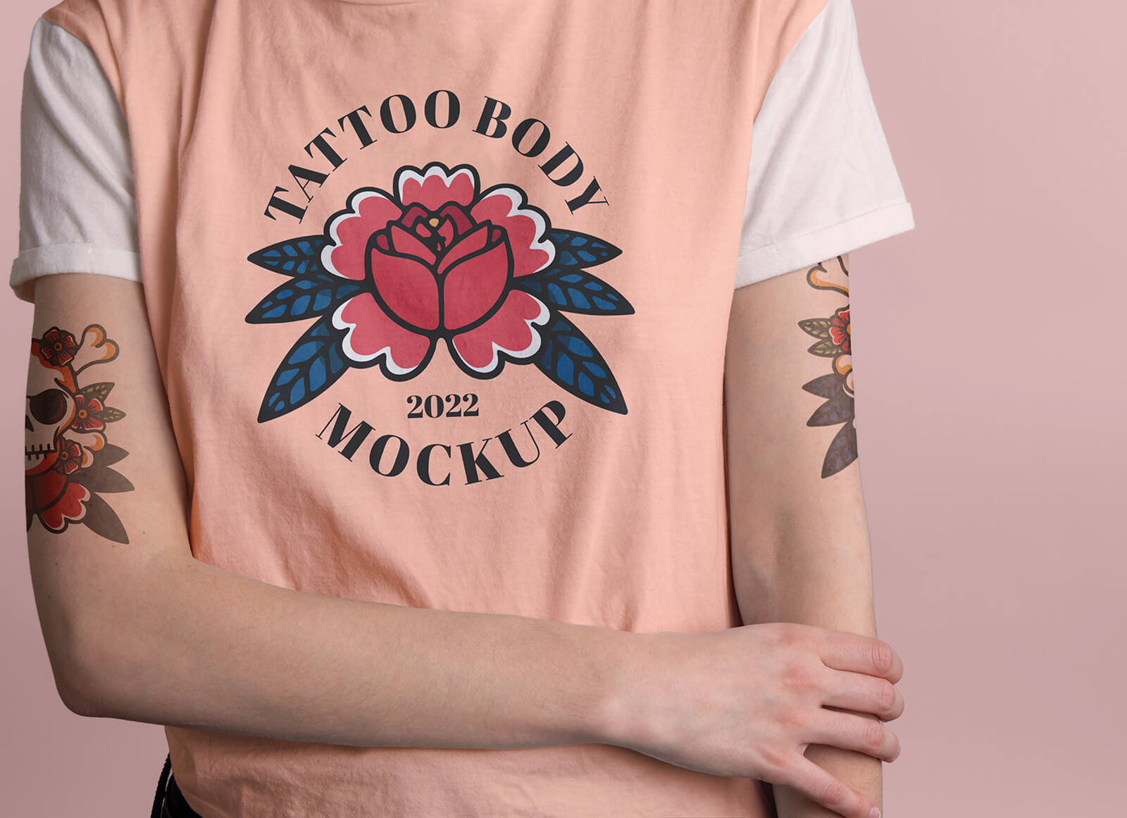 Free Person With Tattoo Close-Up T-Shirt Mockup PSD