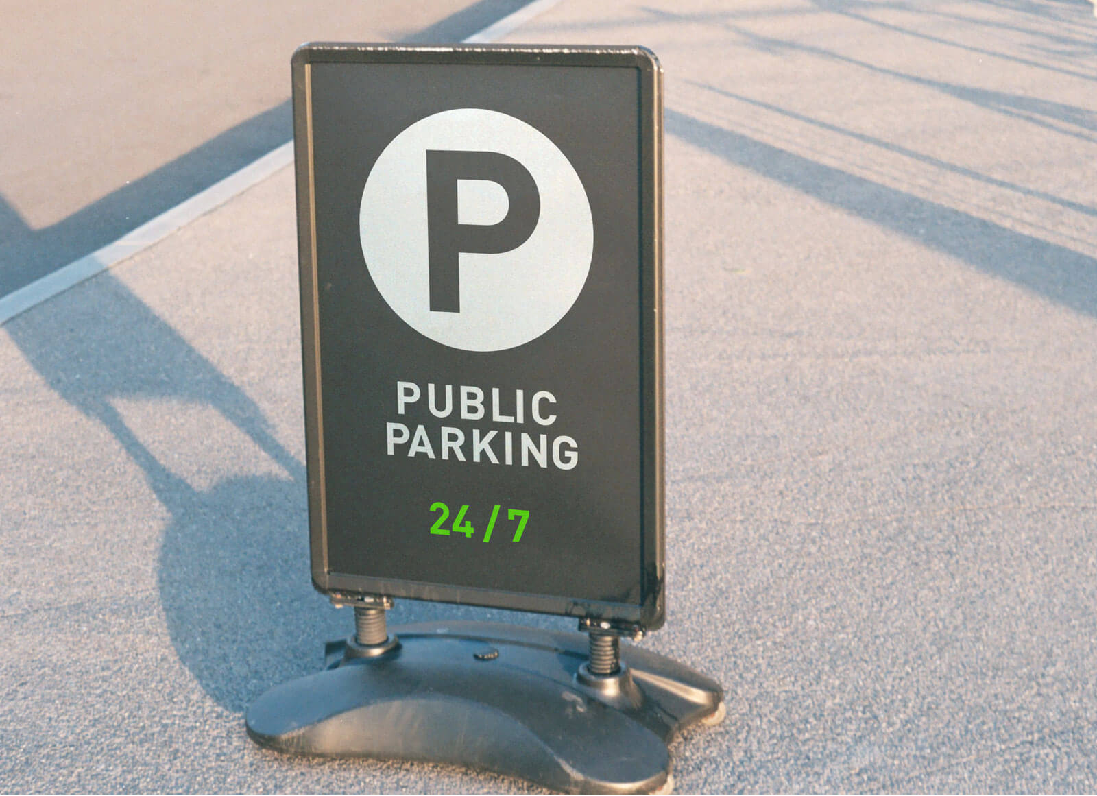 Free-Parking-Awareness-Signage-Mockup-PSD