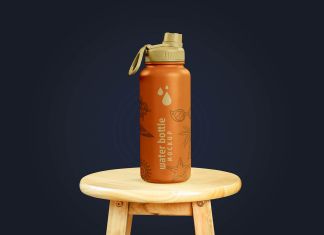 Free Water Bottle / Travel Flask Mockup PSD