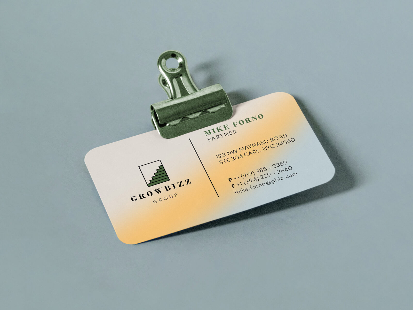 Free-Rounded-Business-Card-Mockup-PSD