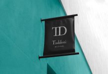 Free Mounted Small Flag Sign Mockup PSD