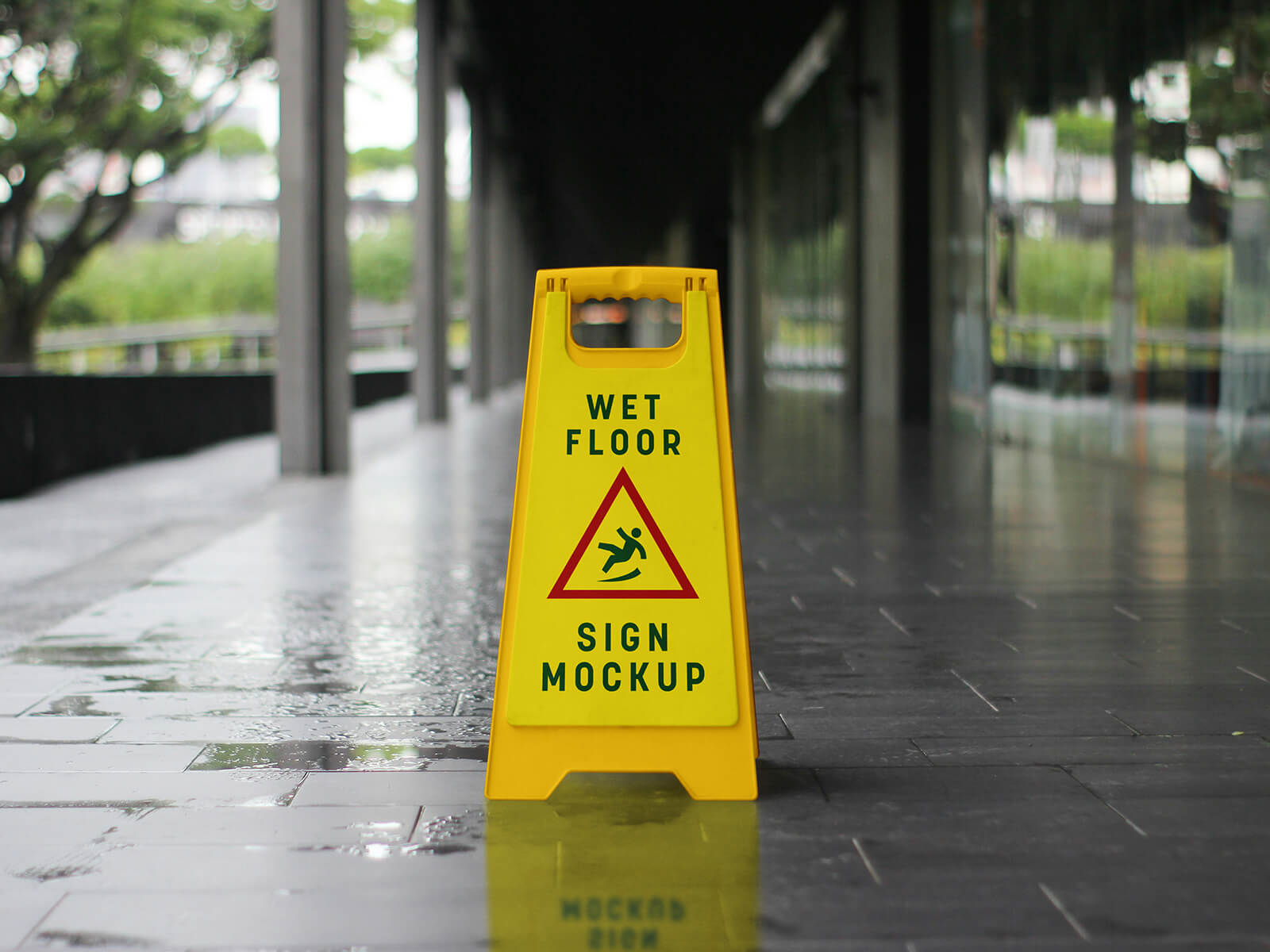Free Slippery / Wet Floor Display Sign Mockup PSD