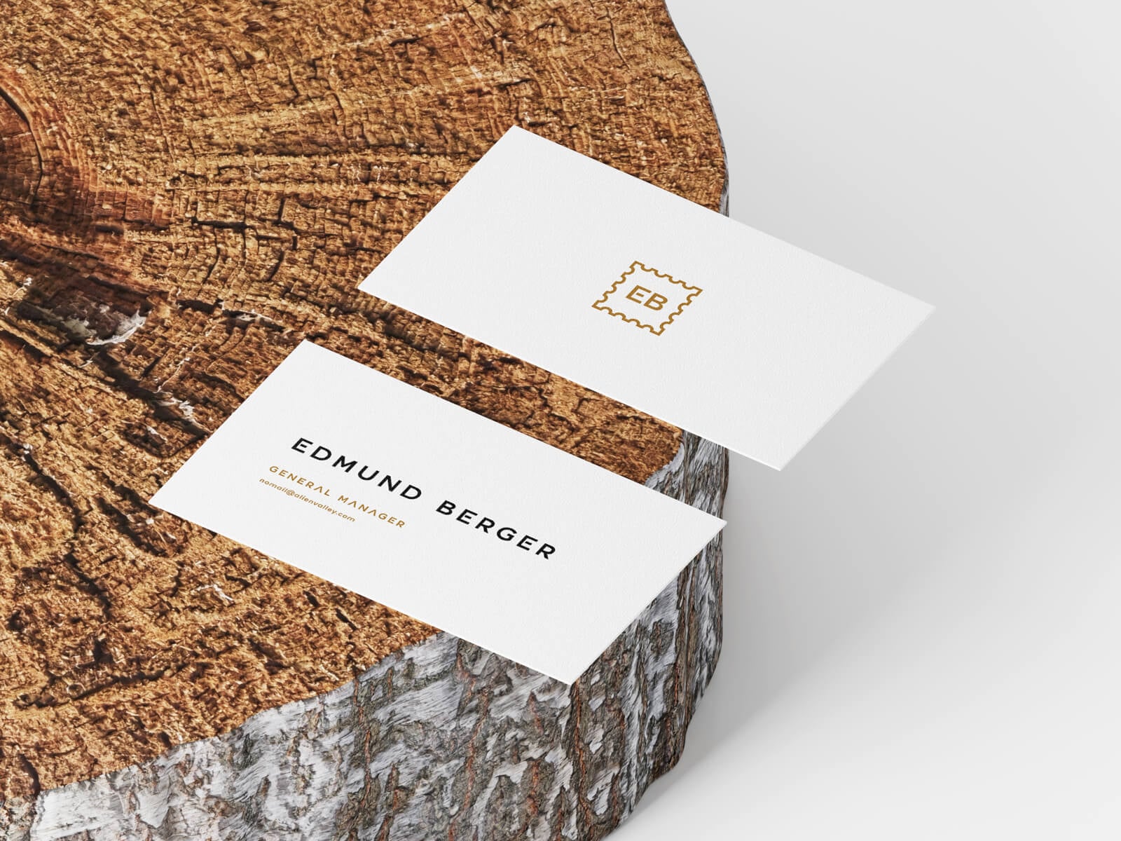Free Business Card On Wood Mockup PSD