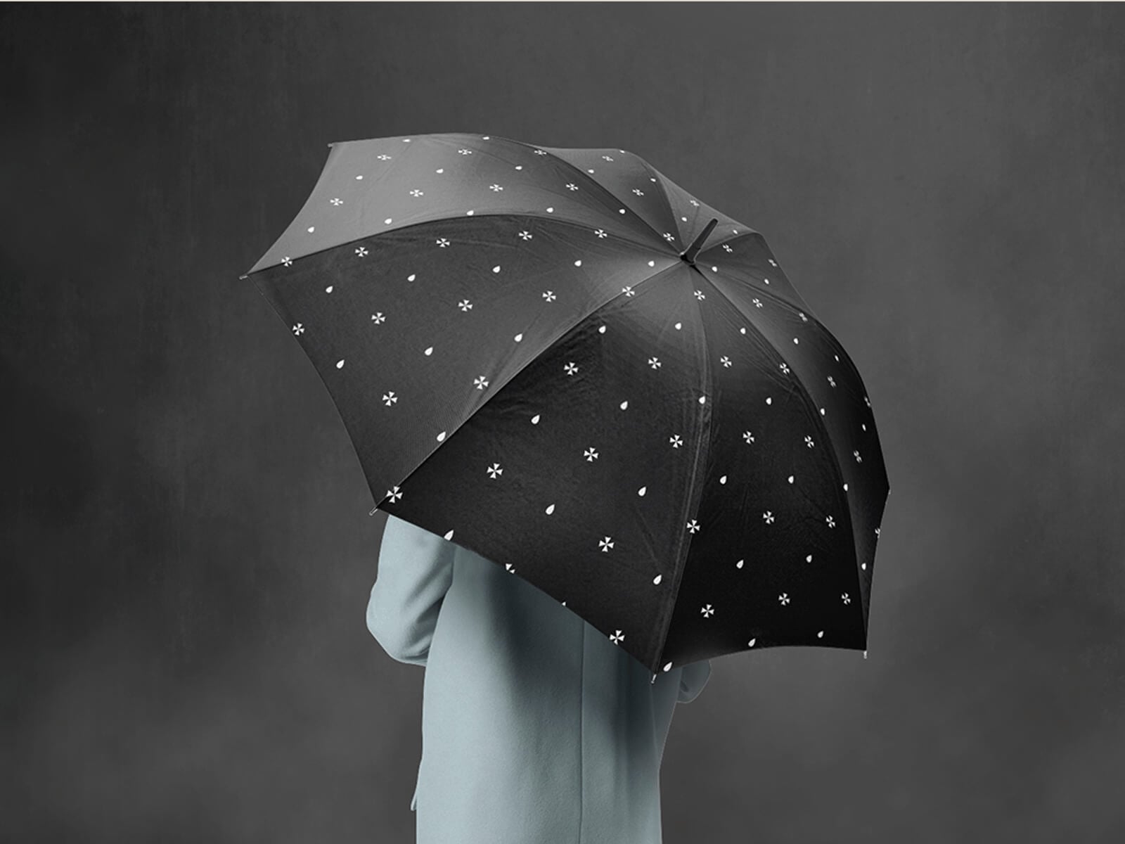 Free Model Holding Umbrella Mockup PSD