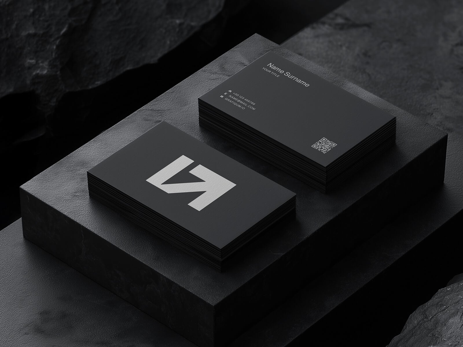 Free Black Visiting Card Mockup PSD