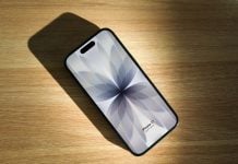 Free iPhone 17 Mockup PSD